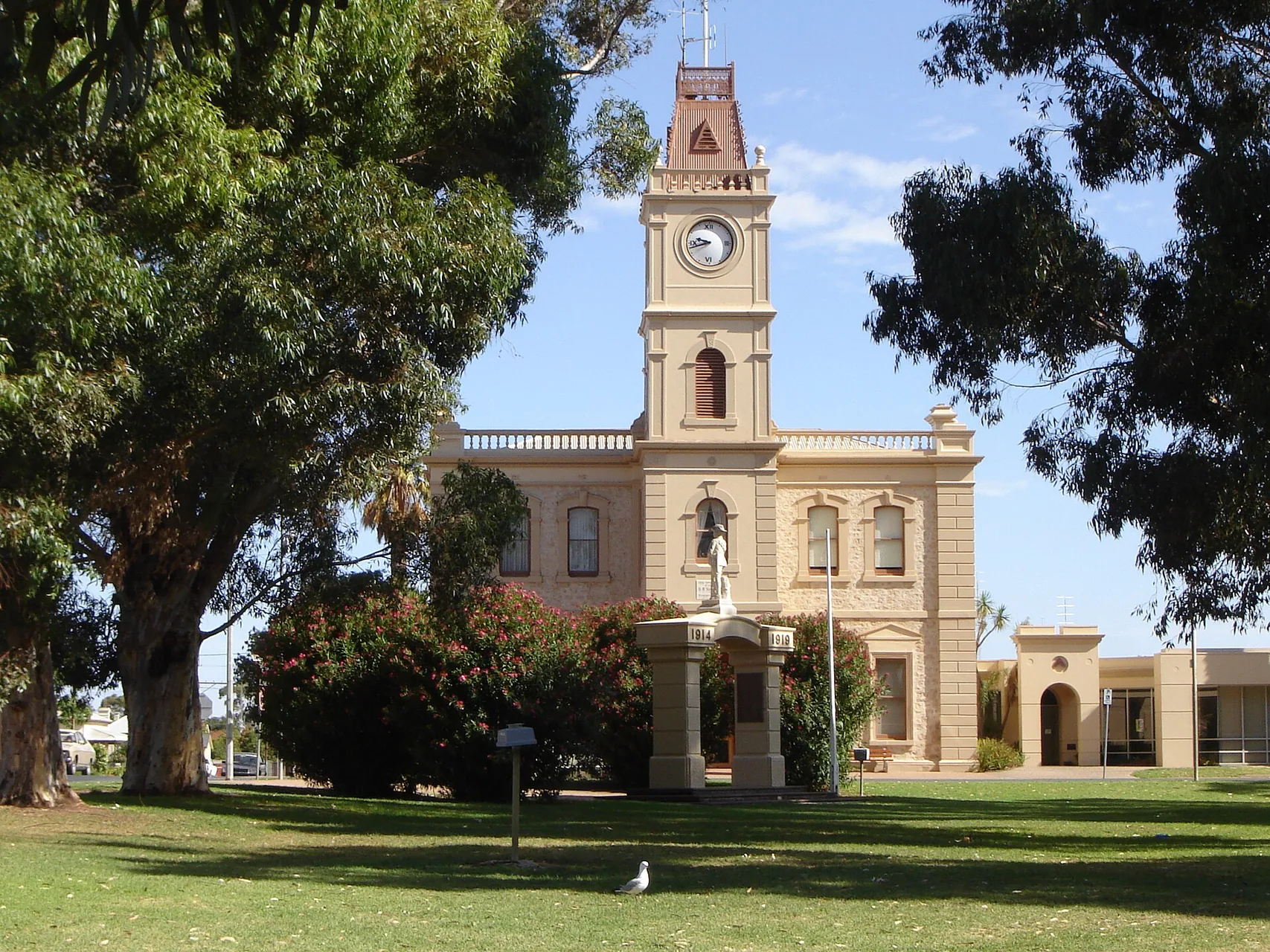 Kadina Town Hall. Photo by Frances76.