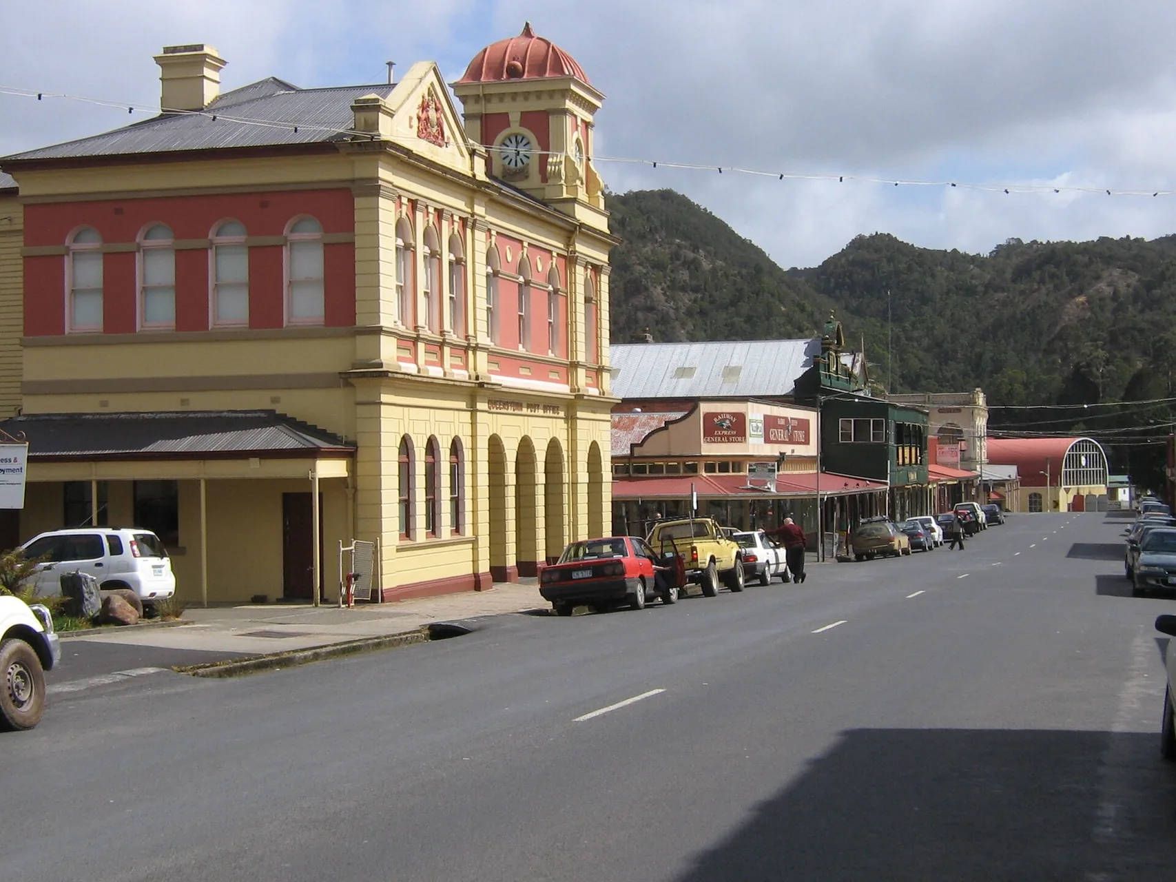 View of south side of Orr Street in w:Queenstown, Tasmania showing post office and other buildings