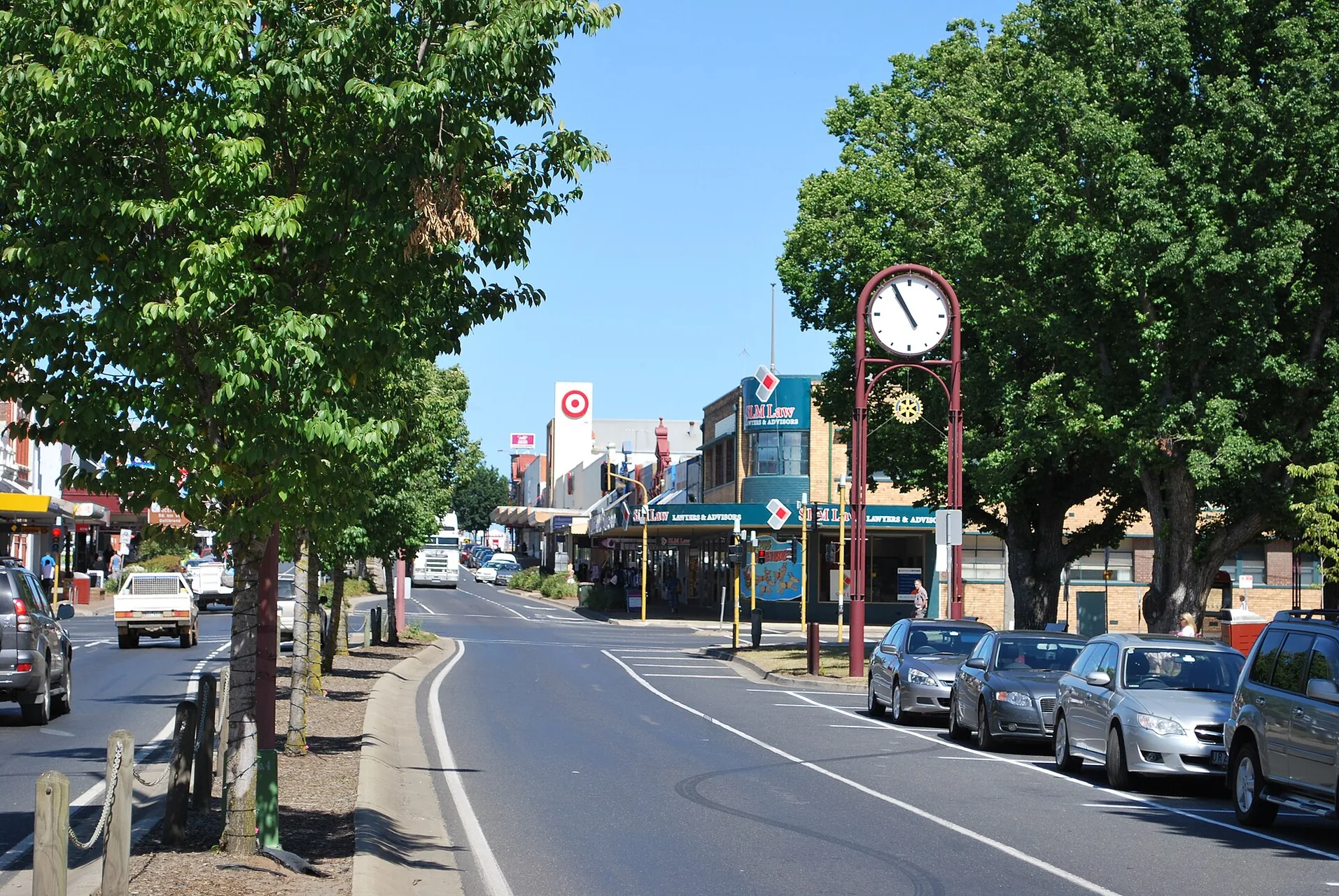 Murray St ( en:Princes Highway ), the main street of en:Colac, Victoria
