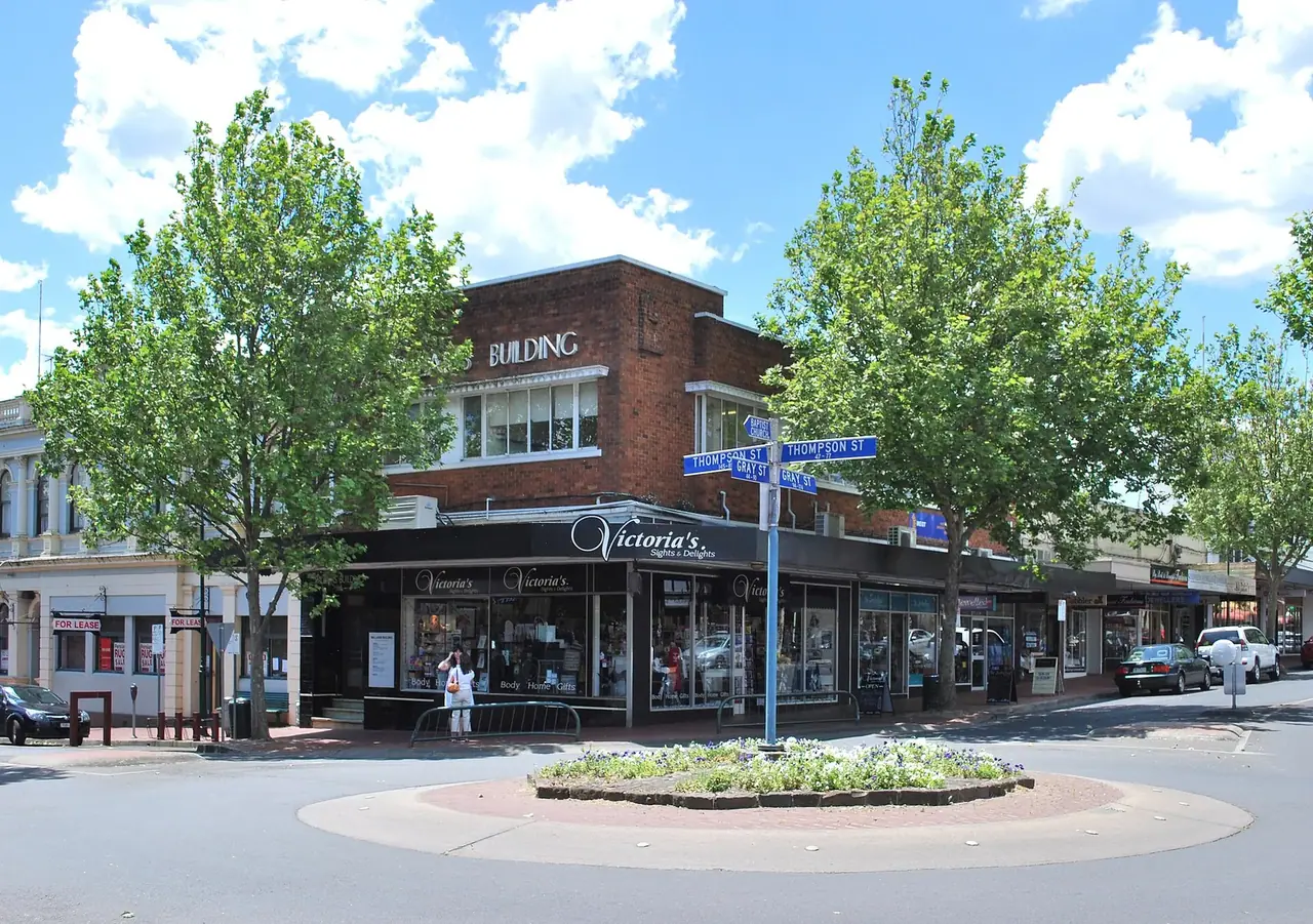 The roundabout at Thompson and Gray Streets in central Hamilton, Victoria