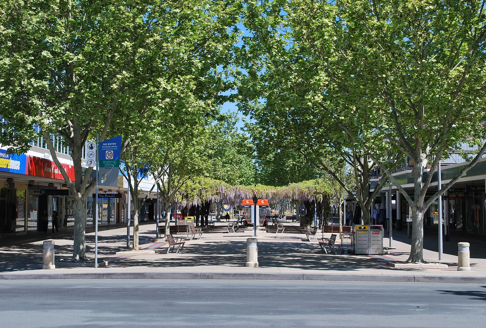 Maude Street Mall at Shepparton , Victoria
