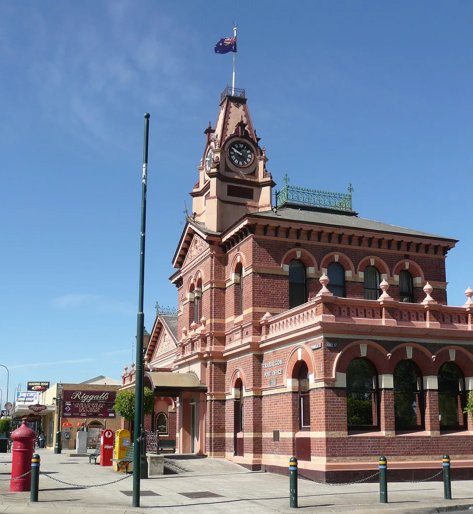 The Traralgon Courthouse and Post Office complex was built in Victorian Italianate style in 1886.
